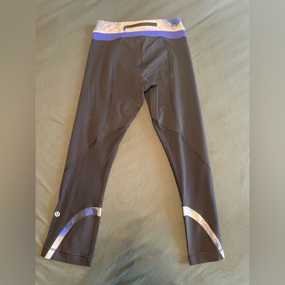 🍋EUC Lululemon Run: Inspire Crop II
Black / Milky Way Multi Print /Pigment Blue - Picture 8 of 9